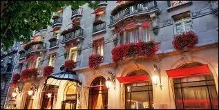 Animateur sur M6,  ne pas confondre avec un htel de luxe ...