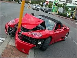 Prsentatrice du JT,  ne pas confondre avec une voiture de luxe ...