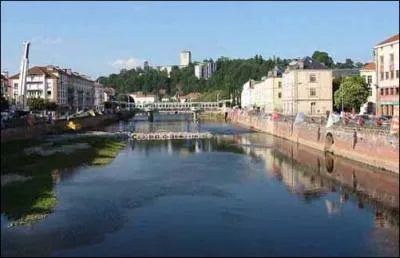 Elle prend sa source  Bussang, dans le massif vosgien, et arrose Epinal. Quel est le nom de cette rivire ?