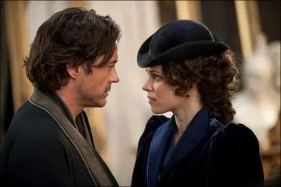Qui incarne-t-il dans Sherlock Holmes ?