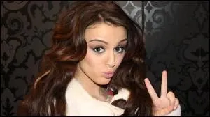 Comment s'appelle sa mre ?