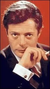 Un engagement : la star a vcu plusieurs annes avec cet artiste, aussi connu qu'elle-mme, ayant tenu autant de grands rles qu'elle-mme. Qui est-il ?