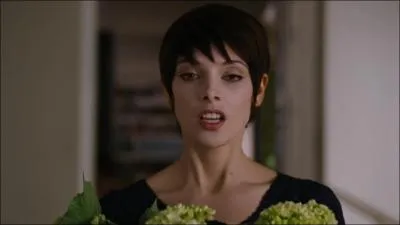 Que va faire tomber Alice en voyant que les Volturi ont dcid de les tuer ?