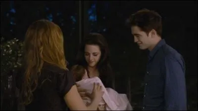 Quel cadeau Alice offre-t-elle  Bella pour son anniversaire ?