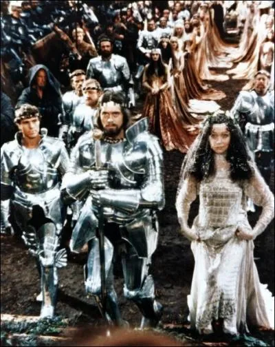 Ce film se passe en un temps mdival de lgende. Il relate la vie suppose du Roi Arthur et de sa cour, d'aprs le livre Le morte d'Arthur. Ralis par le grand John Boorman, c'est ?