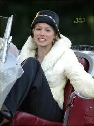 Ce film  la fois cynique et lger est adapt d'une oeuvre de Noel Coward. Il se passe dans les annes 1920, alors qu'une famille anglaise dcouvre sa bru, amricaine et pilote de course automobile...