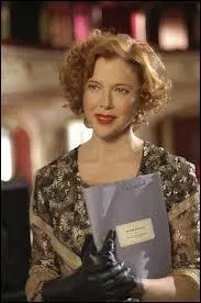 Ce film se passe dans les annes 1930. Il est tout de lgret et de perfidie. La scne dans laquelle Annette Bening se joue de sa rivale sur scne est un bijou cruel. C'est ?