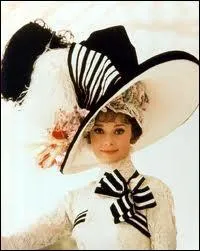 Ce film aux costumes somptueux est tir d'une pice de George Bernard Shaw, Pygmalion. Il met en vedette une jeune femme du peuple s'offrant des leons, qui devient le  jouet  d'un professeur mais...