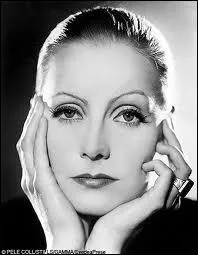 Quelle reine Greta Garbo surnomme la Divine a-t-elle incarn au cinma ?