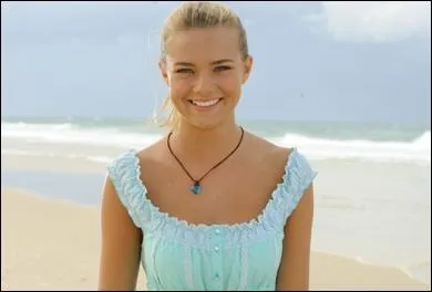 Dans quel pisode Rikki coute-t-elle une chanson de Bella sur la radio, dans la chambre de Clo ?