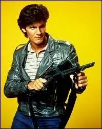 Le pre de ce personnage est un riche industriel collaborant avec les Visiteurs. Totalement oppos  son pre dans cette voie, il a choisi de lutter avec la rsistance. Qui est ce jeune homme ?