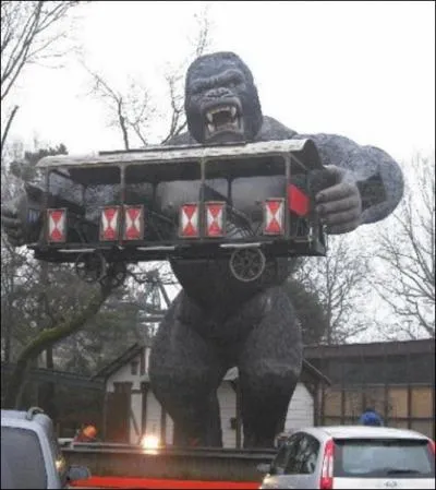 Dans quel parc se retrouve-t-on dans un wagon secou par un King-Kong bien nerv ?