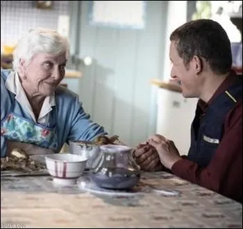Dans quel film Line Renaud incarne d'une faon magistrale, la maman possessive d'Antoine, rle tenu par Dany Boon ?