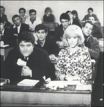 Qui est ce chanteur figurant aux cts de Sylvie Vartan dans ce film tir de la pice de Marcel Achard et ralis en 1964 par Robert Thomas   Patate   ?