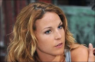 Avec qui Ninon vit-elle en ce moment (2012) ?