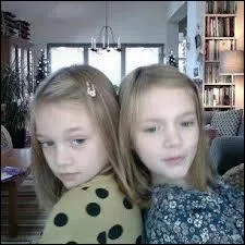 Comment s'appellent les soeurs jumelles de Louis ?