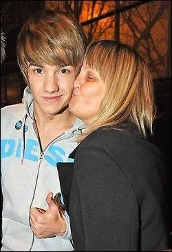 Comment s'appelle la mre de Liam ?