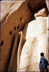 Les bouddhas de Bâmiyân étaient des statues de 53 et 38 m de haut. Qui les a détruites ?