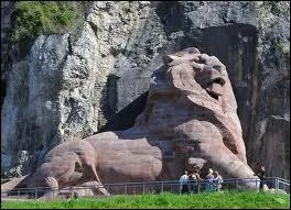 Le Lion de Belfort est une sculpture de Bartholdi. Longue de 22 m et haute de 11, elle reprsente un lion bless. En quelle matire est-elle ?