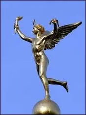 La colonne de Juillet est surmontée du Génie de la Liberté. Sur quelle place de Paris se trouve-t-elle ?