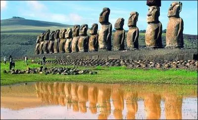 Les statues qu'on appelle Moaï sont presque 900 sur l'île de Pâques. À quel pays appartient cette île ?