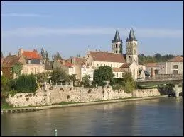 Voici une image de la ville de Melun, prfecture de Seine-et-Marne. Ses habitants portent le gentil ...