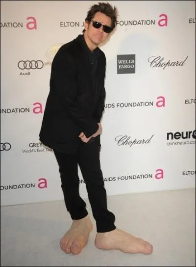 Qui s'est ainsi transform en personnage aux grands pieds, pour une soire de charit ayant lieu la nuit des Oscars ?