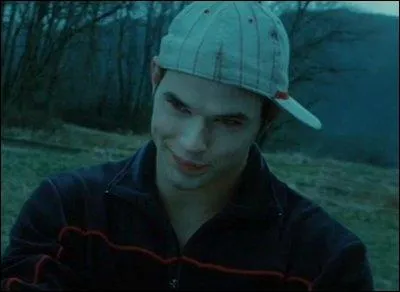 Il prend Rosalie pour :