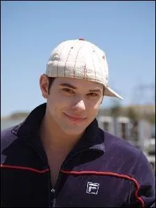 De quelle couleur sont ses yeux ?