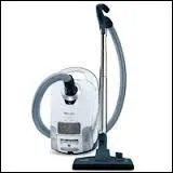 On est si bien dans son lit, hmmn, lorsque soudain se forme  notre esprit l'image qu'on est en fait couch sur un vritable zoo de petit monstres poilus crochus dentus qui mangent nos restes