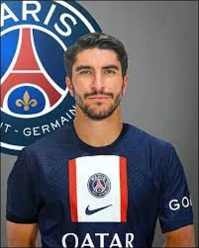 Quelle est la nationalité de Carlos Soler ?