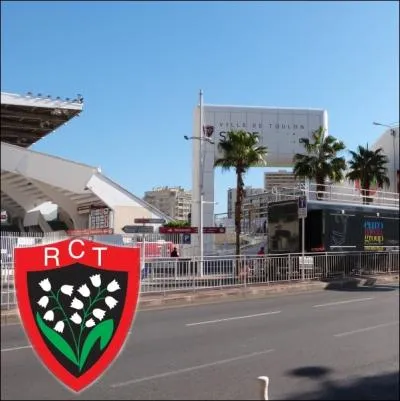 Stade atypique situ en plein coeur de la ville, il porte le nom de son mcne, clbre chanteur du dbut du sicle n  Toulon, qui arborait un brin de muguet au revers de sa jaquette ... .