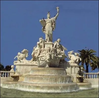 Sur quelle place de la ville, peut-on y admirer la fontaine de la Fdration, oeuvre de Stanislas Gaudensi et Andr Joseph Allar inaugure en 1890 ?