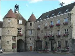 Je quitte la Seine-et-Marne par la ville de Tournan-en-Brie et ses habitants rpondant au nom de . .