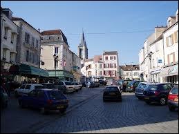Et nous commenons par une promenade dans les rues de Brie-Comte-Robert, o les habitants se nomment les ...