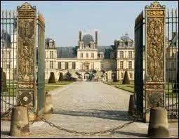 Je vous emmne visiter le chteau de Fontainebleau. Les habitants de cette ville de Seine-et-Marne portent le gentil ...