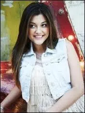 Est-elle toujours dans un groupe ?