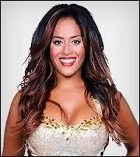 Sur quoi danse Amel Bent lors de sa 2e prestation ?