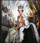 En quelle anne Elisabeth II devient-elle reine ?