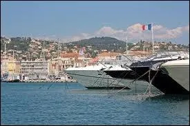 Nous sommes maintenant  Vallauris. Les habitants de cette ville des Alpes-Maritimes sont les ...