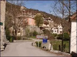 Nous allons faire une petite promenade dans le village de Puget-Rostang. Comment appelle-t-on les habitants de cette commune ?