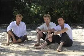 Qui est le premier  savoir que les filles ont des pouvoirs et peuvent se transformer ?