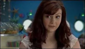 Qui est cette fille dans la saison 2 ?