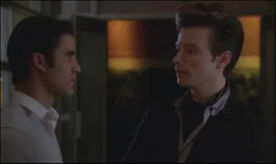 Saison 4 pisode 6 : Kurt vient voir la comdie musicale Glease. A la fin il parle avec Blaine. Que lui dit-il ?