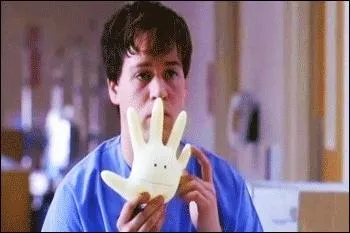 Dans la saison 1, comment les internes appellent George pour sa premire opration ?