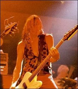 Fondateur du groupe UFO avec Phil Mogg et Andy Parker :