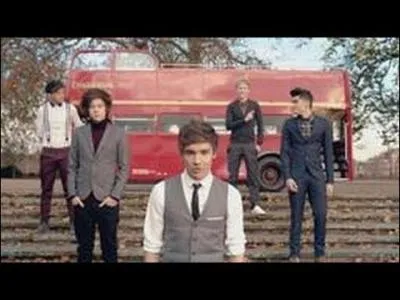Qui chante en premier lieu sur  One thing  ?