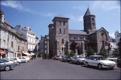 Vous avez dcid de passer le prochain week-end  Mauriac, vous irez donc dans :