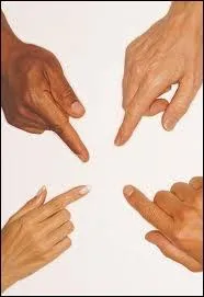  My name is Bond, et j'ai le permis de tuer  : quel(s) doigt's) va (vont) m'quiper d'un Walther P 99 ?