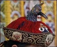 Cette trange couronne, ici en gros plan, porte une tte d'oiseau. Quel nom est celui de cette couronne porte par le Roi dragon ?